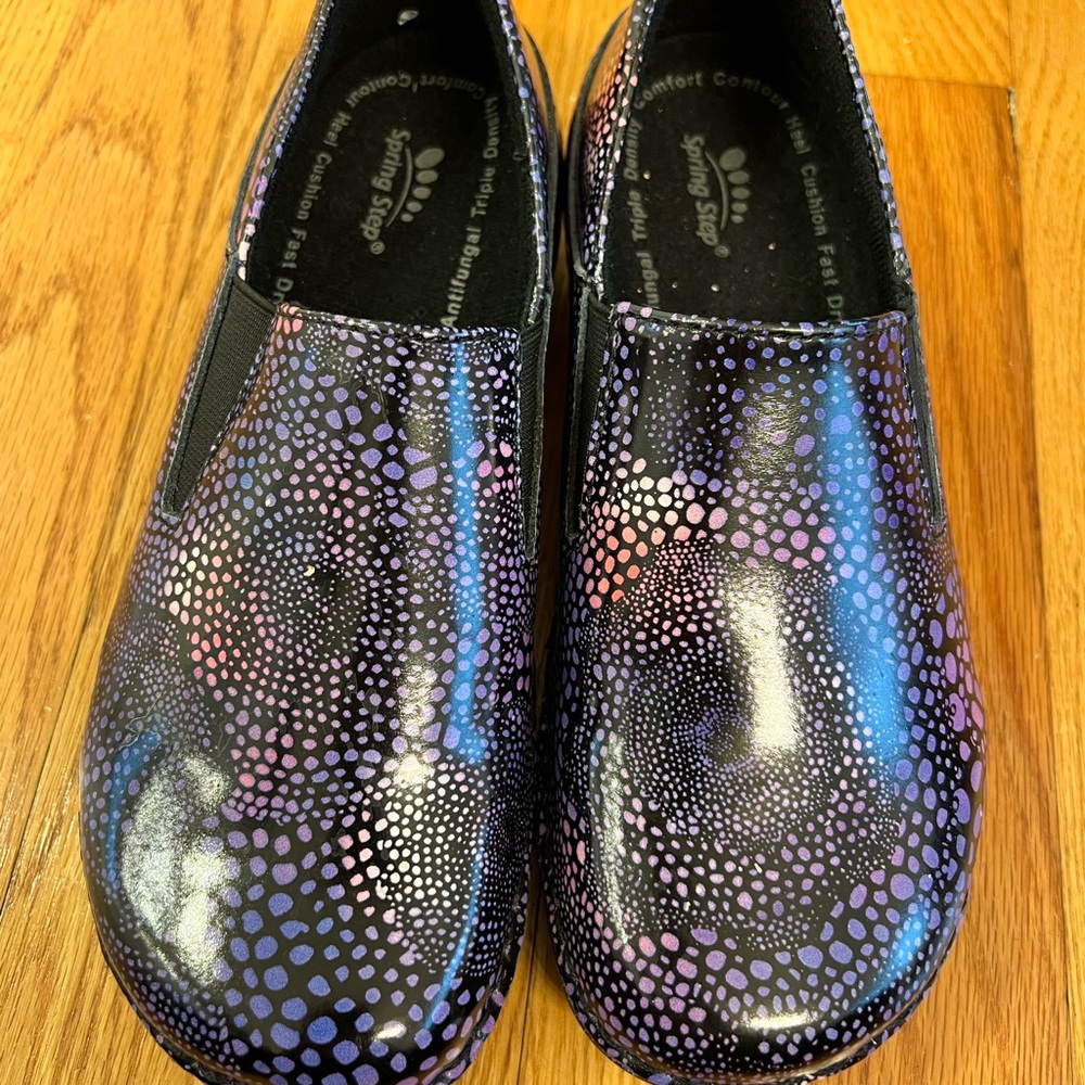 - Spring step shoes - Picture 1 of 3